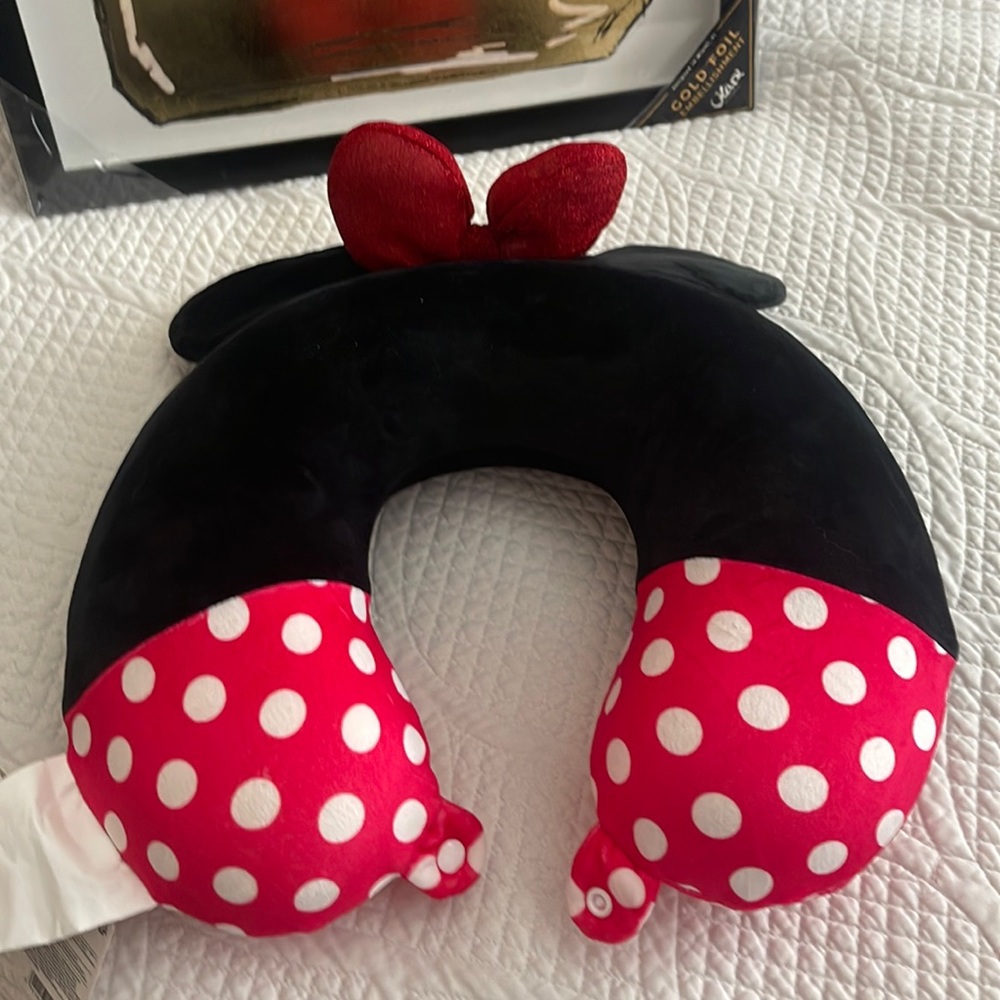 NWT Minnie travel neck pillow